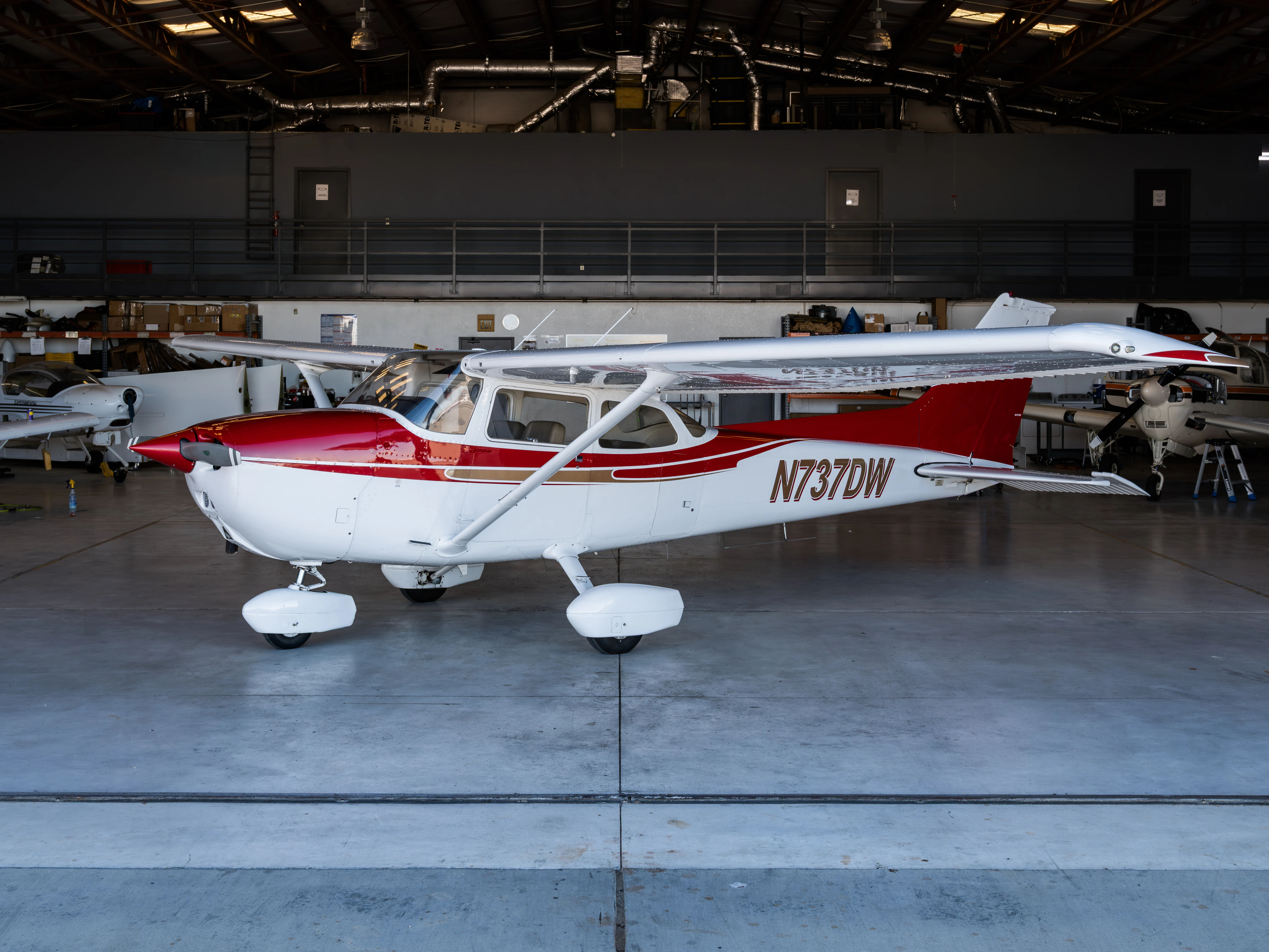 MH Aviation Cessna 172 N737DW in flight over the Antelope Valley